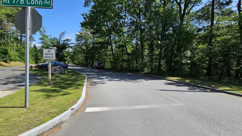 Entrance to the trailhead parking lot