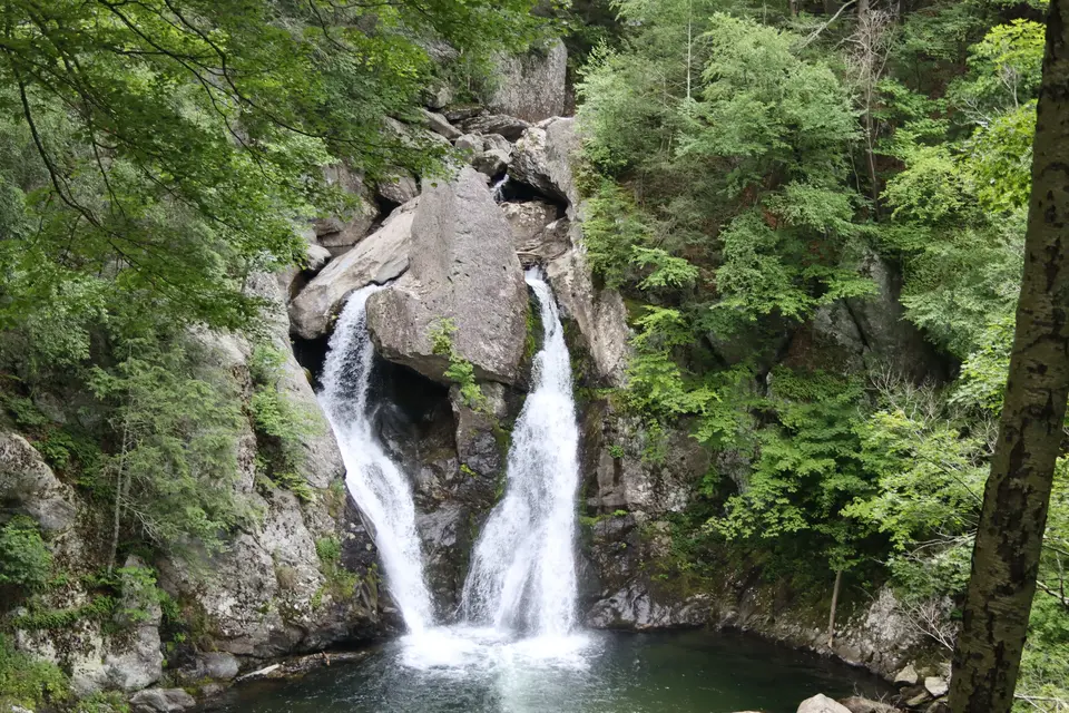 Close up of the falls.