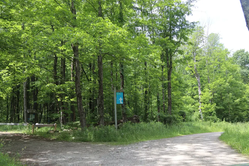 Entrance to the Dry Hill Reservation off Old North Road.