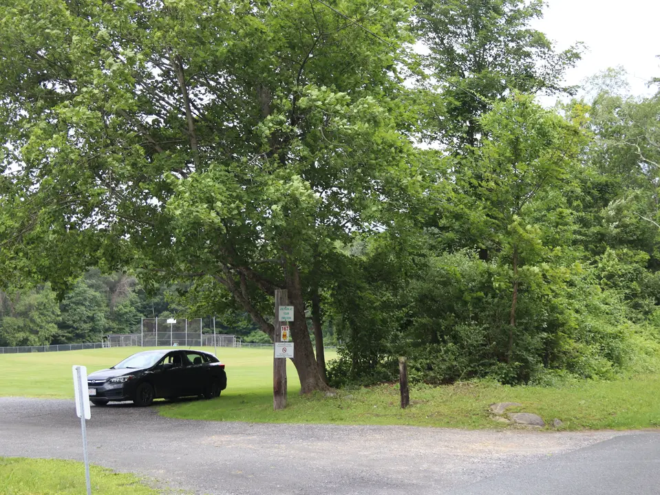 Entrance to the French Dog Park off Baldwin Hill Road.