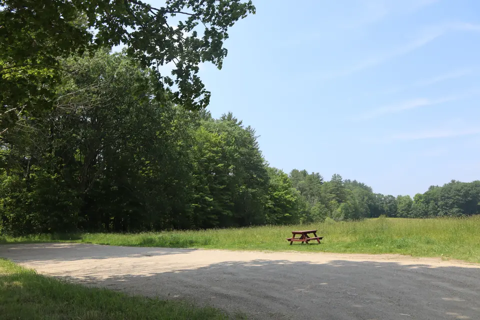 The dirt parking area for the Goodnow Preserve. The lot holds space for at least 10 cars.