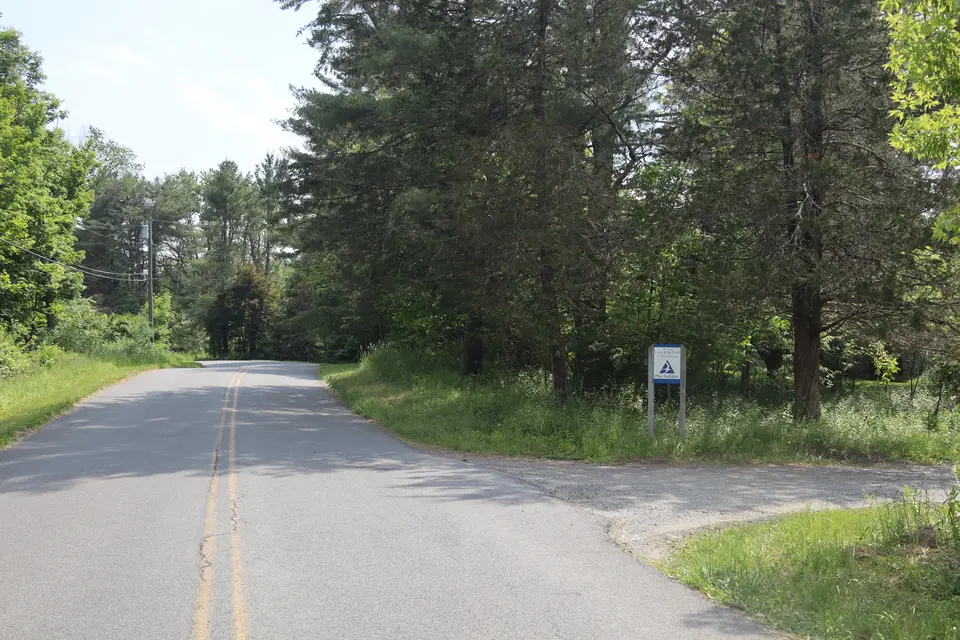 Entrance to the Lime Kiln Farm Wildlife Sanctuary to the right, taken from Silver Street facing south.