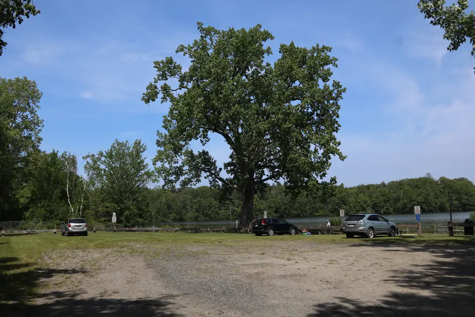 Entrance to the parking lot located at the end of Town Beach Road.