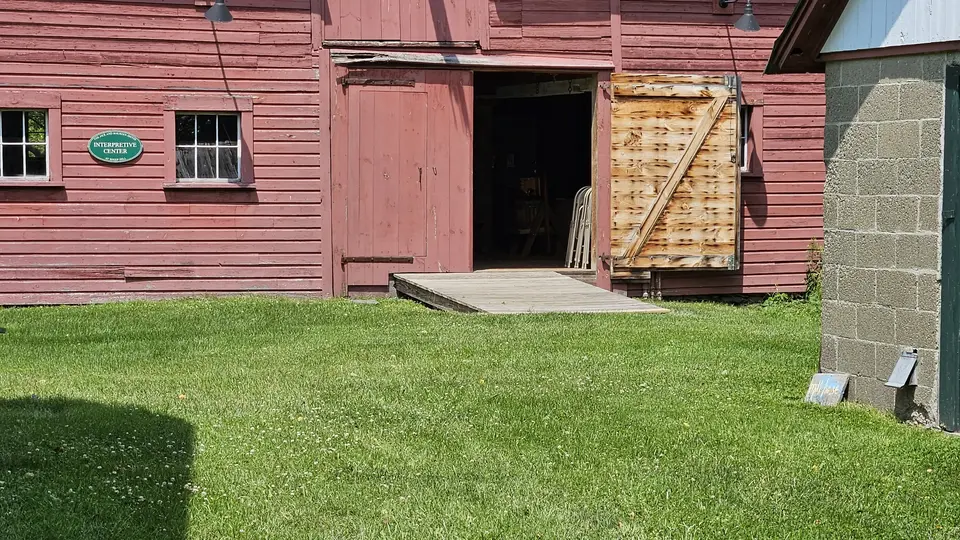 An example of the ramps leading into the informational and historical buildings