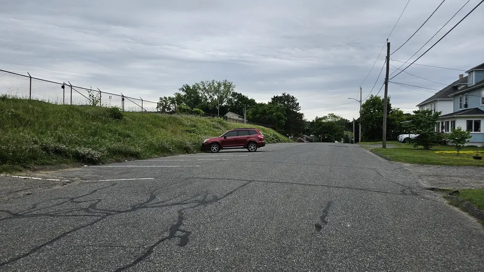 The street parking and entrance.