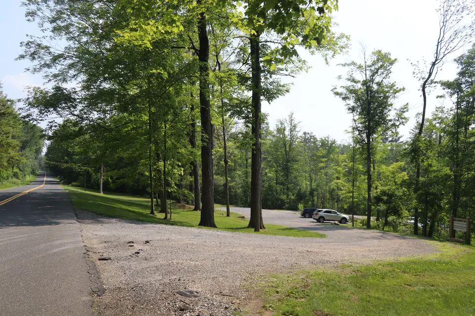 Entrance to the parking area for Stockbridge Town Beach.