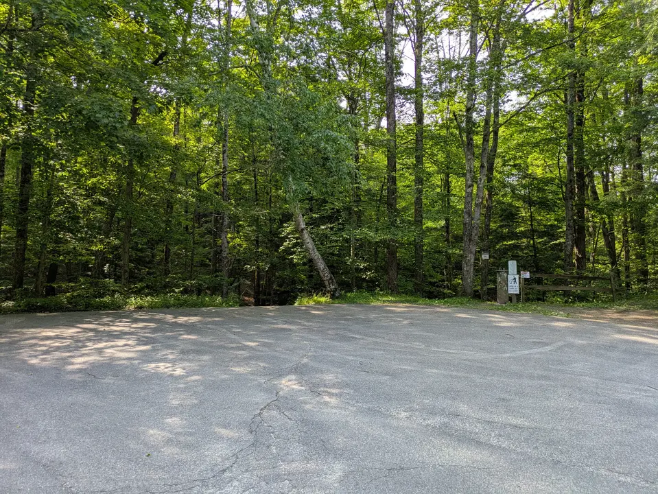 Entrance to the trail from the parking lot