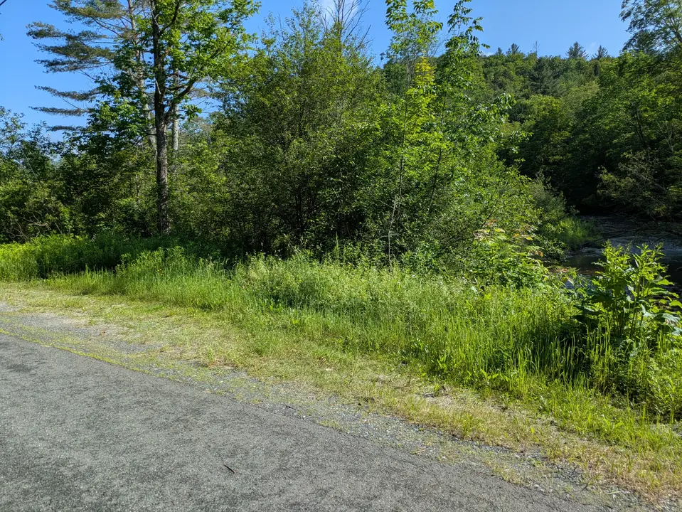 Parking area on River Road