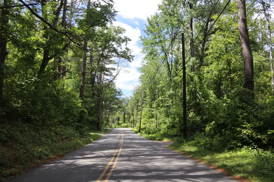 Entrance to the parking area (right) for the AT trailhead at Lake Buel Road.