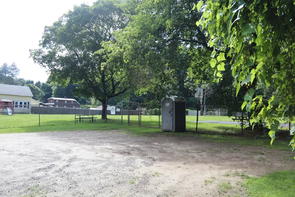 Parking area for East Lee Park.