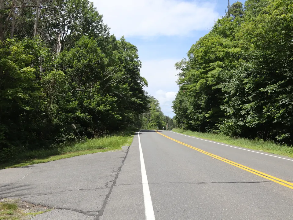 Entrance to Lenox Town Beach (left) from Route 20 northbound.