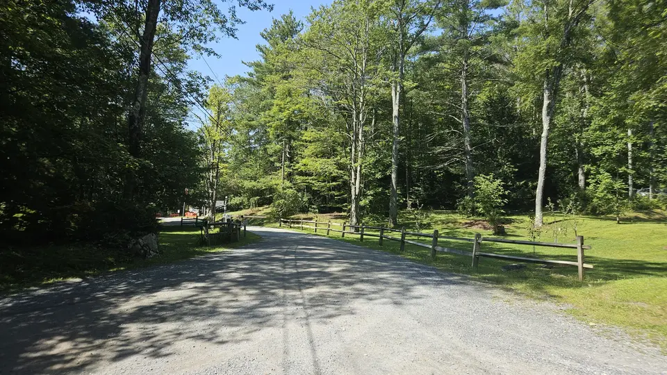 The road that leads into the campsite park.