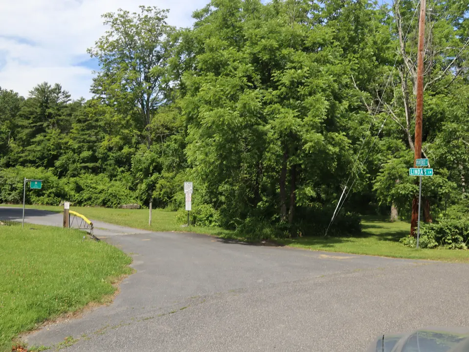 Entrance to Old Maids Park, from Wyantenuck Road.