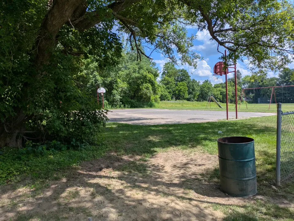 Entrance from the street to the basketball courts