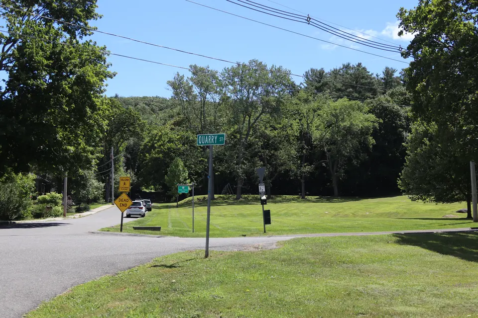 Park Street Park, as viewed from Quarry Street.