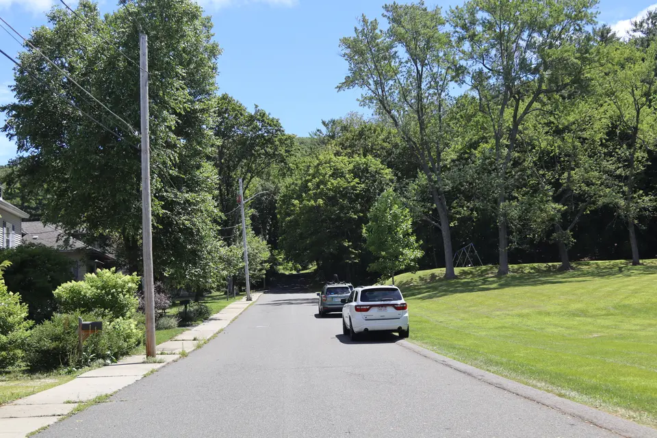 Roadside parking for Park Street Park.
