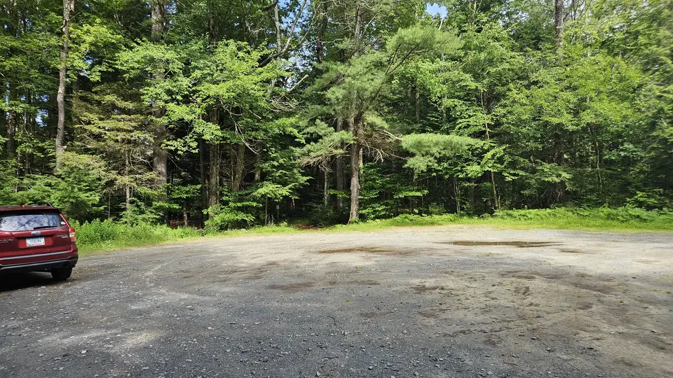 The large dirt parking lot.,