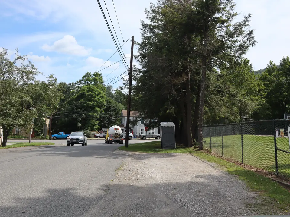 Parking area for South Lee Park (right), directly off Orchard Street.