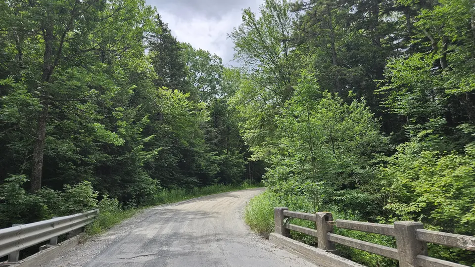 The bridge on the road by the trailhead.