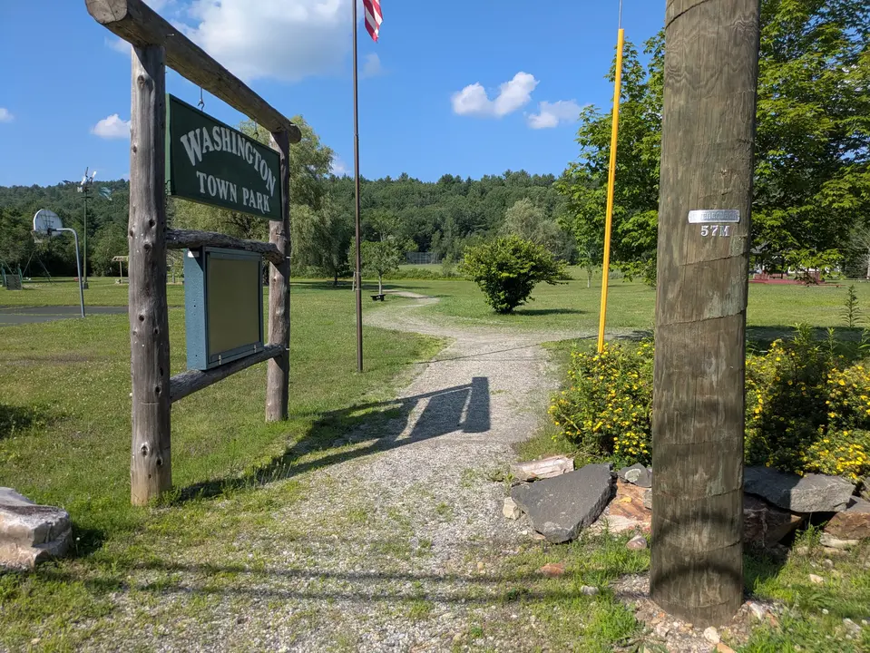 Entrance to walking trail from Washington Town Park parking lot