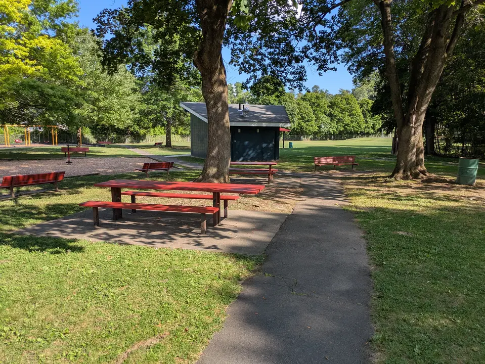 Accessible picnic tables