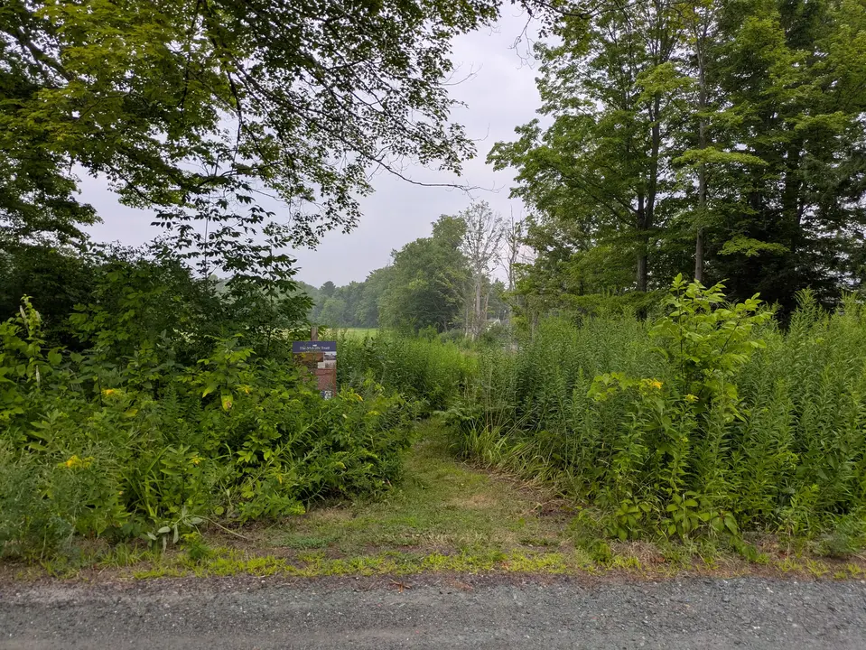 Entrance to walking path from entrance road