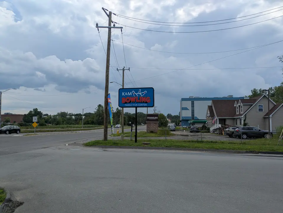 Entrance sign for K&M Bowling