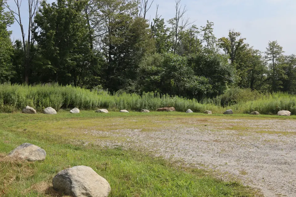 Parking area for Yanner Park.